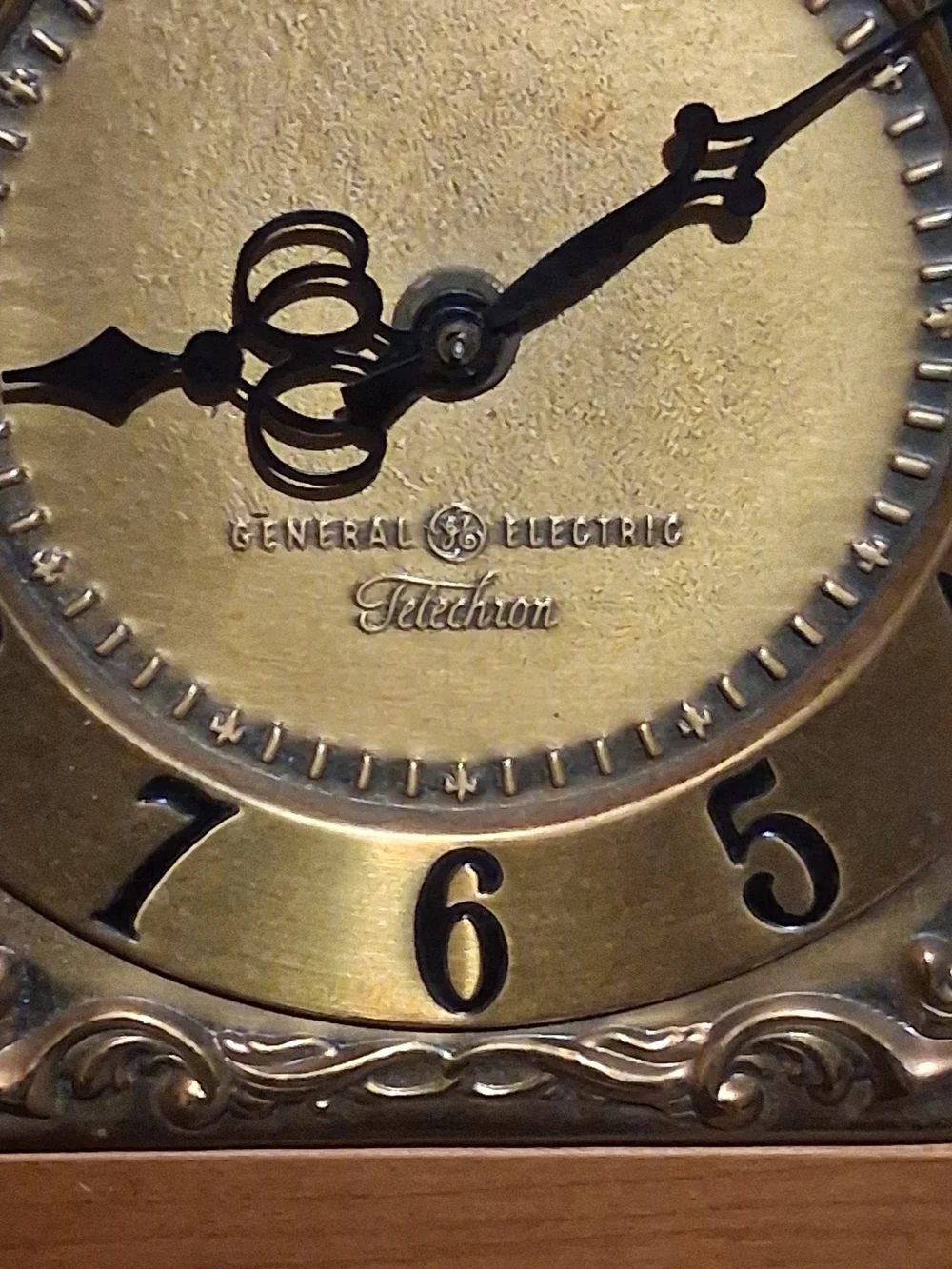 GE ( General Electric ) Maple Wood Mid Century Clock With Ornate Brass Dial